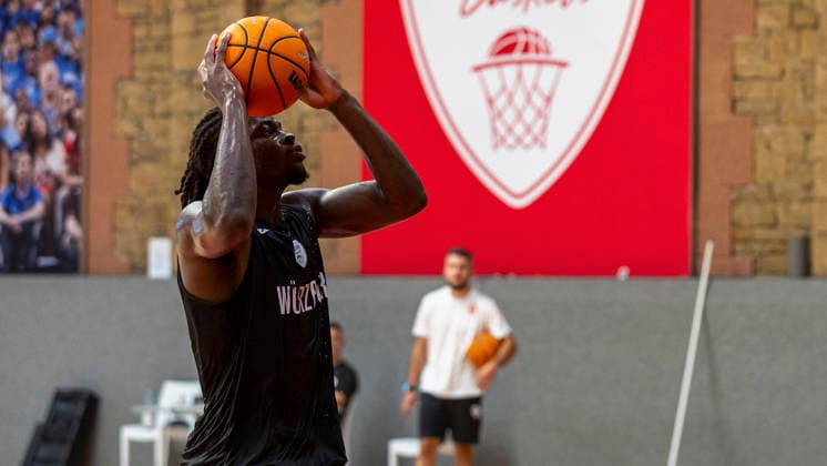 Pictured: Charles Thompson of the Wuerzburg Baskets, 32, with the ball on August 27, 2026, during a media training session for the Fitness First Wuerzburg Baskets 2026 27, Germany, Wuerzburg, training center, Copyright: HMBxMedia xJulienxBecker