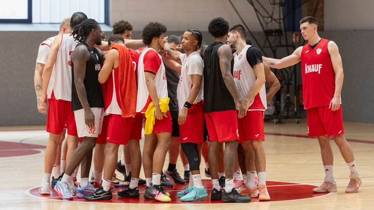 In the photo: The Würzburg Baskets team wraps up practice on August 27, 2026; media training session for the Fitness First Würzburg Baskets 2026, Germany, Würzburg, training center, Copyright: HMBxMedia xJulienxBecker