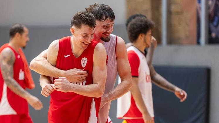 Pictured from left: Alen Pjanic of the Würzburg Baskets, 35, and Leo Saffer of the Würzburg Baskets, 3, are clearly having fun on August 27, 2026, Fitness First Würzburg Baskets media training, August 27, 2026, Germany, Würzburg, training center, Copyright: HMBxMedia xJulienxBecker
