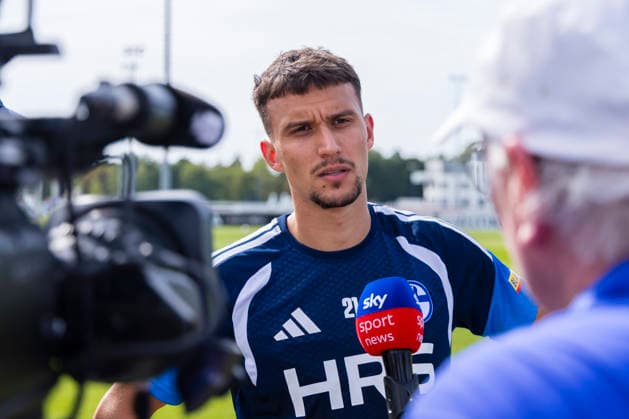 27.08.2026, Fussball, Training des FC Schalke 04. Medienrunde mit Dejan Ljubicic (FC Schalke 04). Gelsenkirchen Trainingsgelände FC Schalke 04 NRW Deutschland xRHR-FOTO YYx *** August 27, 2026, Soccer, FC Schalke 04 Training Session, Media Round with Dejan Ljubicic, FC Schalke 04, Gelsenkirchen, FC Schalke 04 Training Facility, North Rhine-Westphalia, Germany, xRHR, PHOTO YYx Copyright: RHR-FOTOx RHR-FOTO YY