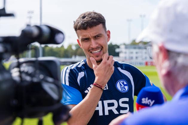 27.08.2026, Fussball, Training des FC Schalke 04. Medienrunde mit Dejan Ljubicic (FC Schalke 04). Gelsenkirchen Trainingsgelände FC Schalke 04 NRW Deutschland xRHR-FOTO YYx *** August 27, 2026, Soccer, FC Schalke 04 Training Session, Media Round with Dejan Ljubicic, FC Schalke 04, Gelsenkirchen, FC Schalke 04 Training Facility, North Rhine-Westphalia, Germany, xRHR, PHOTO YYx Copyright: RHR-FOTOx RHR-FOTO YY