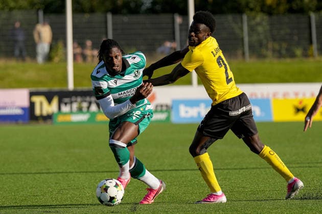 UEFA Europa Conference League Play-off Second Leg, VÄRE Areena, Kuopio, Finland 27 8 2026 KuPS vs Shamrock Rovers Shamrock Rovers Tunmise Sobowale and KuPS Kuopio s Bob Nii Armah Tunmise Sobowale and Bob Nii Armah 27 8 2026  Copyright: xx PM104789