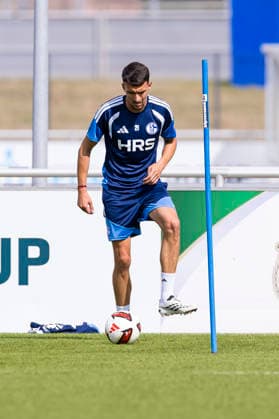 27.08.2026, Fussball, Training des FC Schalke 04. Dejan Ljubicic (FC Schalke 04). Gelsenkirchen Trainingsgelände FC Schalke 04 NRW Deutschland xRHR-FOTO YYx *** August 27, 2026, Soccer, FC Schalke 04 practice Dejan Ljubicic FC Schalke 04 Gelsenkirchen FC Schalke 04 training facility NRW Germany xRHR PHOTO YYx Copyright: RHR-FOTOx RHR-FOTO YY