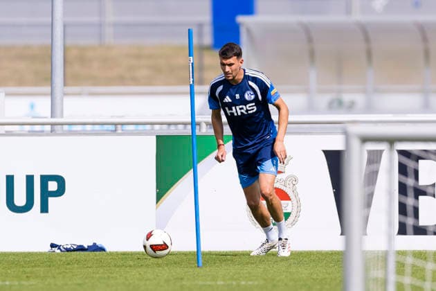 27.08.2026, Fussball, Training des FC Schalke 04. Dejan Ljubicic (FC Schalke 04). Gelsenkirchen Trainingsgelände FC Schalke 04 NRW Deutschland xRHR-FOTO YYx *** August 27, 2026, Soccer, FC Schalke 04 practice Dejan Ljubicic FC Schalke 04 Gelsenkirchen FC Schalke 04 training facility NRW Germany xRHR PHOTO YYx Copyright: RHR-FOTOx RHR-FOTO YY