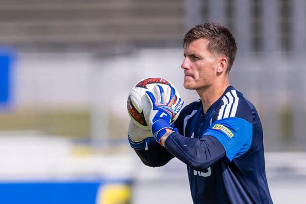 27.08.2026, Fussball, Training des FC Schalke 04. Torwart Kevin Müller (FC Schalke 04). Gelsenkirchen Trainingsgelände FC Schalke 04 NRW Deutschland xRHR-FOTO YYx *** August 27, 2026, Soccer, FC Schalke 04 training session: Goalkeeper Kevin Müller, FC Schalke 04, Gelsenkirchen, FC Schalke 04 training facility, North Rhine-Westphalia, Germany, xRHR PHOTO YYx Copyright: RHR-FOTOx RHR-FOTO YY