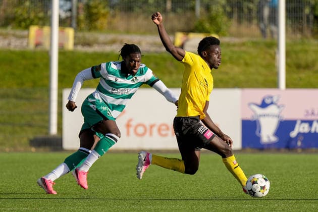 UEFA Europa Conference League Play-off Second Leg, VÄRE Areena, Kuopio, Finland 27 8 2026 KuPS vs Shamrock Rovers Shamrock Rovers Tunmise Sobowale and KuPS Kuopio s Bob Nii Armah Tunmise Sobowale and Bob Nii Armah 27 8 2026  Copyright: xx PM104945