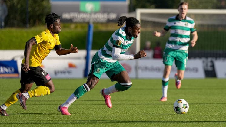 UEFA Europa Conference League Play-off Second Leg, VÄRE Areena, Kuopio, Finland 27 8 2026 KuPS vs Shamrock Rovers Shamrock Rovers Tunmise Sobowale and KuPS Kuopio s Clinton Antwi Tunmise Sobowale and Clinton Antwi 27 8 2026  Copyright: xx PM105065