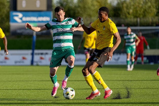 UEFA Europa Conference League Play-off Second Leg, VÄRE Areena, Kuopio, Finland 27 8 2026 KuPS vs Shamrock Rovers Shamrock Rovers Aaron Greene and KuPS Kuopio s Brahima Magassa Aaron Greene and Brahima Magassa 27 8 2026  Copyright: xx PM105580
