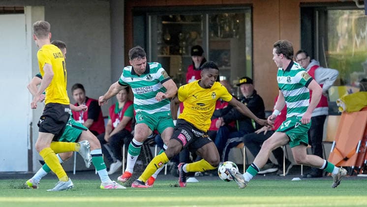 UEFA Europa Conference League Play-off Second Leg, VÄRE Areena, Kuopio, Finland 27 8 2026 KuPS vs Shamrock Rovers Shamrock Rovers Enda Stevens tackles KuPS Kuopio s Joslyn Luyeye-Lutumba Enda Stevens tackles Joslyn Luyeye-Lutumba 27 8 2026  Copyright: xx PM104961