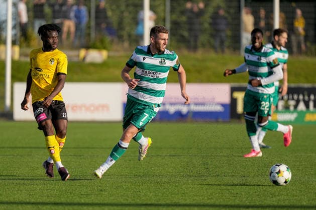 UEFA Europa Conference League Play-off Second Leg, Kuopion Keskuskenttä, Finland 27 8 2026 KuPS vs Shamrock Rovers KuPS Kuopio s Clinton Antwi and Shamrock Rovers Dylan Watts Clinton Antwi and Dylan Watts 27 8 2026  Copyright: xx PM105778