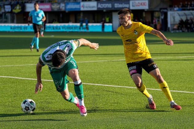 UEFA Europa Conference League Play-off Second Leg, Kuopion Keskuskenttä, Finland 27 8 2026 KuPS vs Shamrock Rovers Shamrock Rovers Aaron Greene and KuPS Kuopio s Valentin Gasc Aaron Greene and Valentin Gasc 27 8 2026  Copyright: xx PM105914