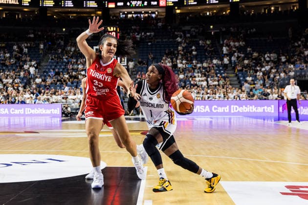 COLOGNE, GERMANY - AUGUST 27: Alexis Peterson (Germany, 1) controls the ball against Esra Ural (Tuerkiye, 33) during a friendly match between Germany vs. Tuerkiye at Lanxess arena on August 27, 2026 in Cologne, Germany. North Rhine Westphalia Germany Copyright: xSteffiexWunderlx