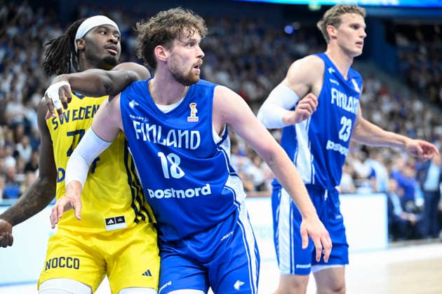 LKS 20260827 Lauri Markkanen (R) and Mikael Jantunen of Finland and Zaba Bangala (L) of Sweden during FIBA Basketball World Cup 2027 European Qualifiers match Finland vs. Sweden in Helsinki, Finland on August 27, 2026. - HEIKKI SAUKKOMAA Helsinki Finland D9TetsZlSSc  Copyright: xHeikkixSaukkomaax D9TetsZlSSc