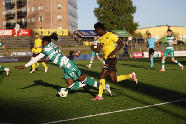 LKS 20260827 Tunmise Sobowale of Shamrock Rovers and Bob Armah of KuPS during the football UEFA Conference League match KuPS vs. Shamrock Rovers in Kuopio, Finland on August 27, 2026. - MATIAS HONKAMAA Kuopio Finland y5uNFkn1nbw  Copyright: xMatiasxHonkamaax y5uNFkn1nbw