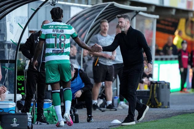 UEFA Europa Conference League Play-off Second Leg, VÄRE Areena, Kuopio, Finland 27 8 2026 KuPS vs Shamrock Rovers Shamrock Rovers Jonathan Afolabi and manger Stephen Bradley Jonathan Afolabi and Stephen 27 8 2026  Copyright: xx PM106762