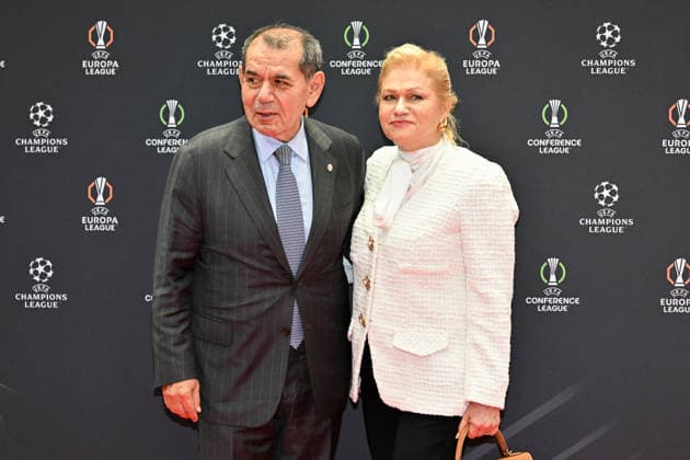 Le président du Galatasaray Dursun Ozbeket sa femme Mesude Ozbek au photocall du tirage au sort de la phase de ligue de l’édition 2026-2027 de la Ligue des champions au Grimaldi Forum de Monaco, le 27 août 2026. Bruno Bebert Bestimage Photocallt ahead of the draw at Grimaldi Forum on August 27, 2026 in Monaco. Monaco Monaco  Copyright: xBrunoxBebertx xBestimagexBrunoxBebertx xBestimagex