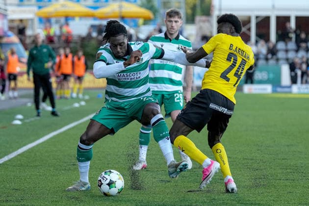 UEFA Europa Conference League Play-off Second Leg, VÄRE Areena, Kuopio, Finland 27 8 2026 KuPS vs Shamrock Rovers Shamrock Rovers Tunmise Sobowale and KuPS Kuopio s Bob Nii Armah Tunmise Sobowale and Bob Nii Armah 27 8 2026  Copyright: xx PM107102