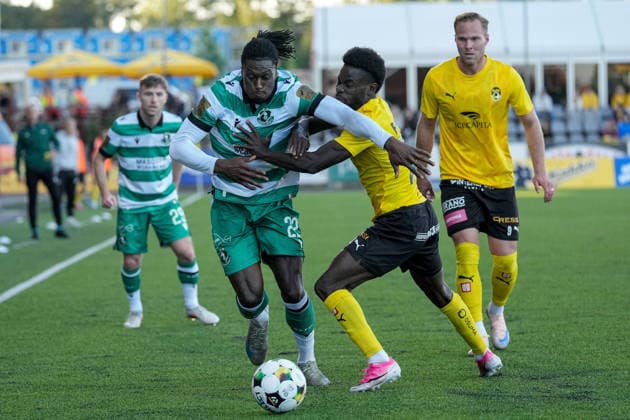UEFA Europa Conference League Play-off Second Leg, VÄRE Areena, Kuopio, Finland 27 8 2026 KuPS vs Shamrock Rovers Shamrock Rovers Tunmise Sobowale and KuPS Kuopio s Bob Nii Armah Tunmise Sobowale and Bob Nii Armah 27 8 2026  Copyright: xx PM107119