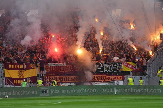 Pyrotechnics, flares, fire, smoke, pyro, fans, Ultras, Germany, soccer, UEFA Conference League, playoffs, second leg, 2026–2027, SC Freiburg vs. Motherwell FC, August 27, 2026, Europa-Park Stadium, Freiburg, Freiburg, Europa-Park Stadium, Baden-Württemberg, Germany Copyright: xArnexAmbergx