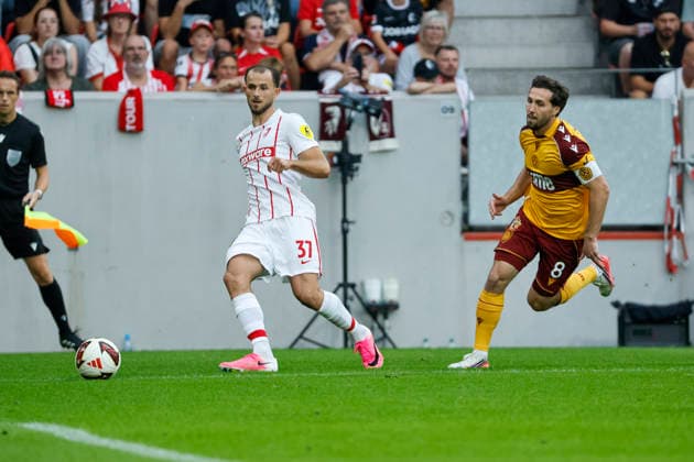 Max Rosenfelder of SC Freiburg, 37, and Lukas Fadinger of Motherwell FC, 08, in a sprint duel, Germany, Soccer, UEFA Conference League, Playoffs, 2026–2027, SC Freiburg vs. Motherwell FC, August 27, 2026, Freiburg im Breisgau, Europa-Park Stadium, Germany Copyright: xGrantxHubbsx