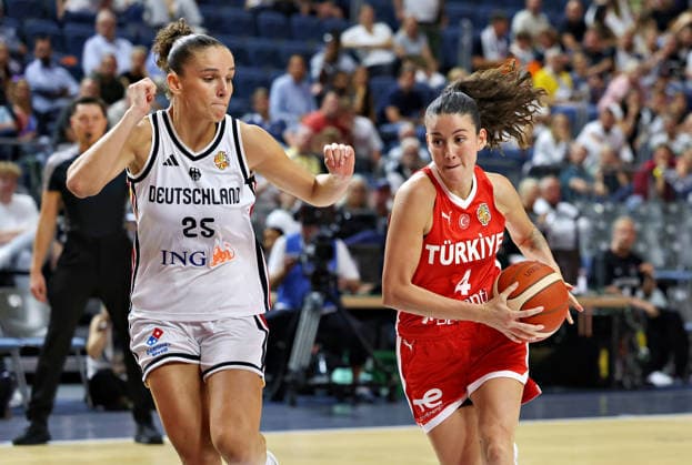 Clara Bielefeld, Germany Women s 25, Olcay Cakir Turgut, Turkey Women s 04, Germany vs. Turkey, Basketball, DBB, Women, Friendly Match, August 27, 2026, Germany vs. Turkey, Basketball, DBB, Women, Friendly Match, August 27, 2026, Cologne Copyright: xEibner-Pressefotox xThomasxStoeckerx EP_TSR