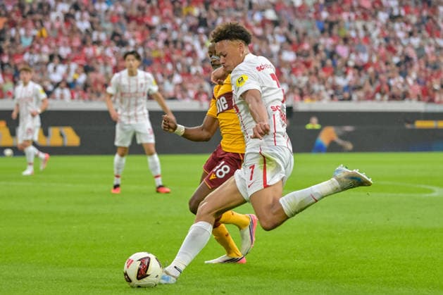 Derry Scherhant (SC Freiburg), 07, in possession and in a duel with Tawanda Maswanhise (Motherwell FC), 18 GER, SC Freiburg vs. Motherwell FC, Soccer, UEFA Conference League, Playoff Second Leg, 2026–2027 Season, August 27, 2026, GER, SC Freiburg vs. Motherwell FC, Soccer, UEFA Conference League, Playoff Second Leg, 2026–2027 Season, August 27, 2026, Freiburg Copyright: xEibner-Pressefotox EP_THS