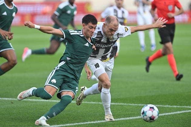 Football Conference League second leg of 4th qualifying round match: FC Hradec Kralove vs Panathinaikos Athens in Hradec Kralove, Czech Republic, August 27, 2026. From left Facundo Pellistri of Panathinaikos and Mick van Buren of Hradec Kralove. (CTKxPhoto JosefxVostarek) CTKPhotoP2026082707249  CTKPhotoP2026082707249