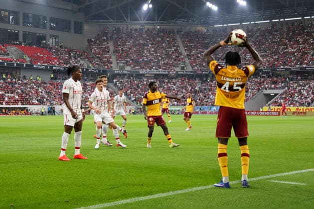 Emmanuel Longelo, Motherwell FC, 45, taking a throw-in, Germany, soccer, UEFA Conference League, playoffs, 2026–2027, SC Freiburg vs. Motherwell FC, August 27, 2026, Freiburg im Breisgau, Europa-Park Stadium, Germany Copyright: xGrantxHubbsx