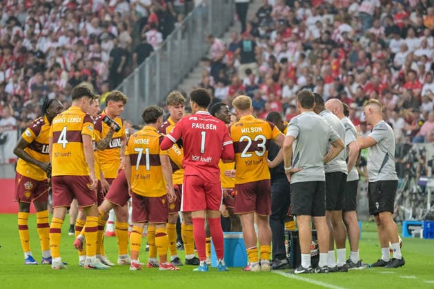 Motherwell FC during the water break, GER, SC Freiburg vs. Motherwell FC, Soccer, UEFA Conference League, Playoff Second Leg, 2026–2027 Season, August 27, 2026, GER, SC Freiburg vs. Motherwell FC, Soccer, UEFA Conference League, Playoff Second Leg, 2026–2027 Season, August 27, 2026, Freiburg Copyright: xEibner-Pressefotox EP_THS