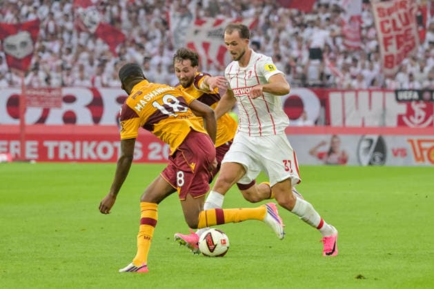Tawanda Maswanhise, Motherwell FC, 18, Max Rosenfelder, SC Freiburg, 37, with the ball and in a duel with Lukas Fadinger, Motherwell FC, August 8, Germany, SC Freiburg vs. Motherwell FC, Soccer, UEFA Conference League, Playoff Second Leg, 2026–2027 Season, August 27, 2026, GER, SC Freiburg vs. Motherwell FC, Soccer, UEFA Conference League, Playoff Second Leg, 2026–2027 Season, August 27, 2026, Freiburg Copyright: xEibner-Pressefotox EP_THS