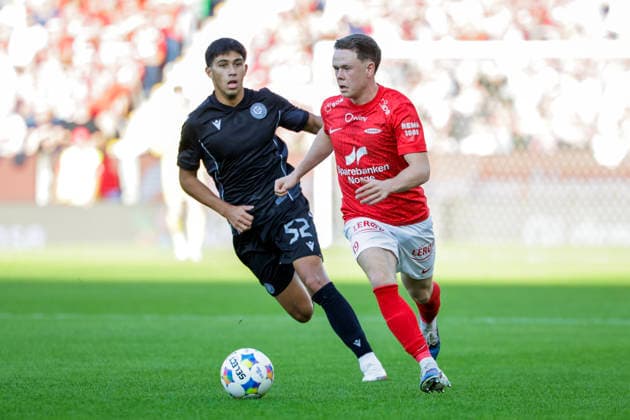 UEFA Conference League Qualifiers 2026: Brann vs. PAOK, Bergen, August 27, 2026. PAOK’s Dimitrios Chatsidis and Brann’s Eggert Aron Gudmundsson during the Conference League playoff soccer match between SK Brann and PAOK at Brann Stadium. Photo by Paul S. Amundsen NTB Bergen, Norway EDITORIAL USE ONLY RESTRICTED USE FOR BETTING COMPANIES  Copyright: xPaulxS.xAmundsenx xNTBx