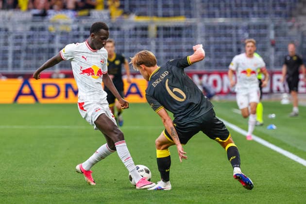 SOCCER - UEFA EL, RBS vs Mjaellby SALZBURG,AUSTRIA,27.AUG.26 - SOCCER - UEFA Europa League, play-off, Red Bull Salzburg vs Mjaellby AIF. Image shows Abubakr Barry (RBS) and Mads Enggard (Mjaellby).  GEPAxpictures xDavidxGeieregger