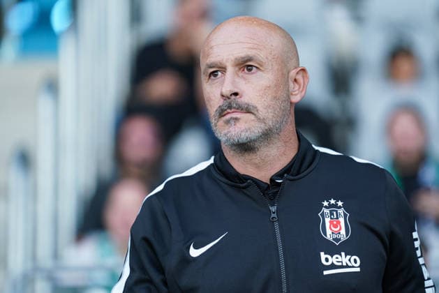 Kauno Zalgiris v Besiktas - UEFA Europa League KAUNAS, LITHUANIA - AUGUST 27: Besiktas head coach Vincenzo Italiano watches his players warm up prior to the UEFA Europa League play-off second-leg match between Kauno Zalgiris and Besiktas at Dariaus ir Gireno Stadium in Kaunas, Lithuania on August 27, 2026. Cemal Yurttas Anadolu Kaunas Lithuania. Editorial use only. Please get in touch for any other usage.  Copyright: x2026xAnadoluxCemalxYurttasx