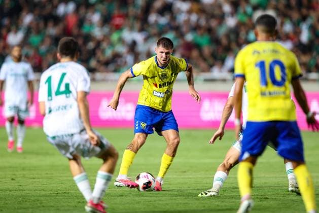 STVV s Ryan Merlen is pictured in action during a soccer game between Cypriot AC Omonia Nicosia and Belgian soccer team Sint-Truidense V.V., Thursday 27 August 2026 in Nicosie, Cyprus, on the return leg of the play-off round for the UEFA Europa League league phase. STVV won the first leg 1-0. BRUNOxFAHY  x184501702x
