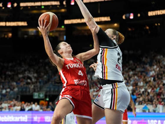 Olcay Cakir Turgut (Turkiye, 4) schiesst den Ball. GER, Basketball, Frauen Länderspiel, Deutschland vs Türkei, Freundschaftspiel, LANXESS arena, Köln, 27.08.2026 Foto: HMB Media Scott W. Coleman Köln LANXESS arena Nordrhein-Westfalen GER Copyright: xScottxW.xColemanx
