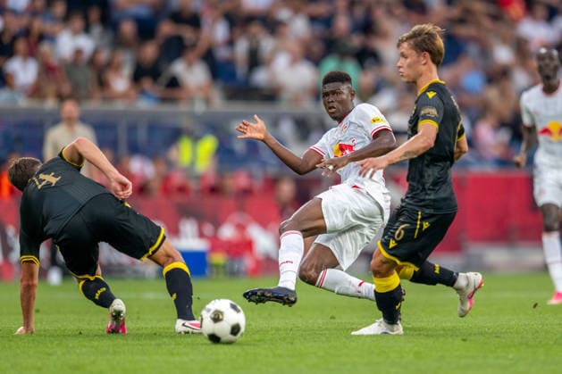 SOCCER - UEFA EL, RBS vs Mjaellby SALZBURG,AUSTRIA,27.AUG.26 - SOCCER - UEFA Europa League, play-off, Red Bull Salzburg vs Mjaellby AIF. Image shows Axel Noren (Mjaellby), Karim Konate (RBS) and Mads Enggard (Mjaellby).  GEPAxpictures xWolfgangxKofler