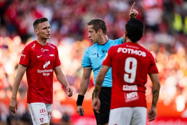 260827 John Brooks, referee, during the UEFA Conference League playoff match between Brann and PAOK on August 27, 2026 in Bergen. Photo by Marius Simensen. BILDBYRAN COP 238 bbeng brann football fotball fotboll paok play-off skb soccer uecl uefa conference league  Copyright: MARIUSxSIMENSEN BB260827BB606