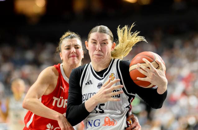 l r Zeynep Sewal Gül (TUR), Luisa Geiselsöder (Germany) Action, One-on-One Women s Basketball Friendly International Match, Germany vs. Turkey on August 27, 2026, in Cologne, Germany, at the LanxessArena