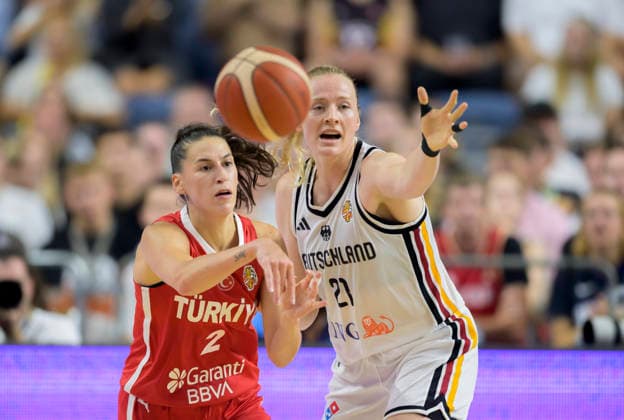 l r Sevgi Uzun (TUR), Marie Gülich (GER) Action, One-on-One, Women s Basketball International Friendly, Germany vs. Turkey on August 27, 2026, in Cologne, Germany, at the LanxessArena
