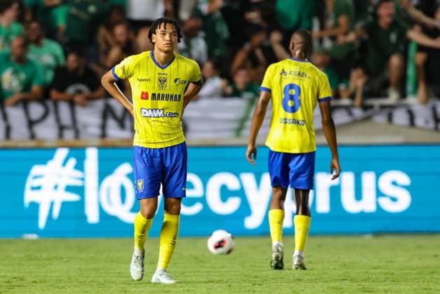 STVV s players look dejected during a soccer game between Cypriot AC Omonia Nicosia and Belgian soccer team Sint-Truidense V.V., Thursday 27 August 2026 in Nicosie, Cyprus, on the return leg of the play-off round for the UEFA Europa League league phase. STVV won the first leg 1-0. BRUNOxFAHY  x184501782x