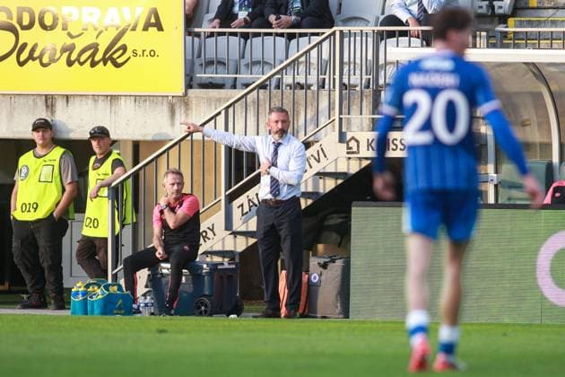 Derek McInnes of Rangers gives instructions to his players Jablonec v Rangers, UEFA Conference League, Play-Off Round, Second Leg, Football, Stadion Strelnice, Jablonec nad Nisou, Czechia - 27 Aug 2026Jablonec nad Nisou Stadion Strelnice Germany  Copyright: xMilanxKammermayer Shutterstockx 17118931y