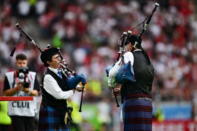 Personnel play the bagpipes pitchside Freiburg v Motherwell, UEFA Conference League, Play-Off Round, Second Leg, Football, Europa-Park-Stadion, Freiburg, Germany - 27 Aug 2026Freiburg Europa-Park-Stadion Germany  Copyright: xMaxxKrause Shutterstockx 17118930by