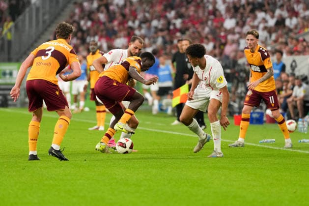 UEFA Conference League Qualifier: SC Freiburg vs. FC Motherwell, August 27, 2026: A battle for the ball between Max Rosenfelder (SC Freiburg, 37), Tawanda Maswanhise (FC Motherwell, 18), and Derry Scherhant (SC Freiburg, 7). UEFA Conference League Qualifier: SC Freiburg vs. FC Motherwell, Europa-Park Stadium, August 27, 2026 Copyright: xBEAUTIFULxSPORTS Boscox
