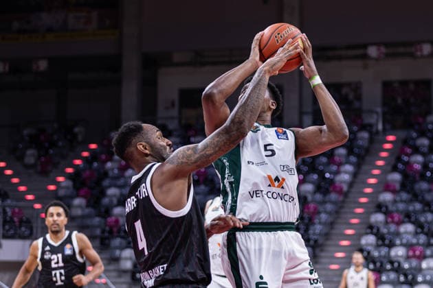 Exhibition Game: Telekom Baskets Bonn vs. VET CONCEPT Gladiators Trier, August 27, 2026; Justin Simon (VET CONCEPT Gladiators Trier) 5 vs. Jeff Garrett (Telekom Baskets Bonn) 4; Exhibition Game: Telekom Baskets Bonn vs. VET CONCEPT Gladiators Trier, August 27, 2026, Telekom Dome, Bonn Copyright: xBEAUTIFULxSPORTS Derixx