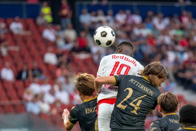 SOCCER - UEFA EL, RBS vs Mjaellby SALZBURG,AUSTRIA,27.AUG.26 - SOCCER - UEFA Europa League, play-off, Red Bull Salzburg vs Mjaellby AIF. Image shows Karim Konate (RBS) and Tom Pettersson (Mjaellby).  GEPAxpictures xWolfgangxKofler