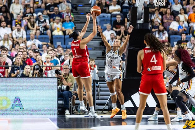 August 27, 2026, GER, Exhibition Game, 2026 FIBA Women’s Basketball World Cup, Cologne, Germany vs. Turkey, Elif Istanbulluoglu (Turkey), No. 1, in a one-on-one matchup against Alexandra Wilke (Germany), No. 3, Cologne, LANXESS arena, North Rhine-Westphalia, Germany