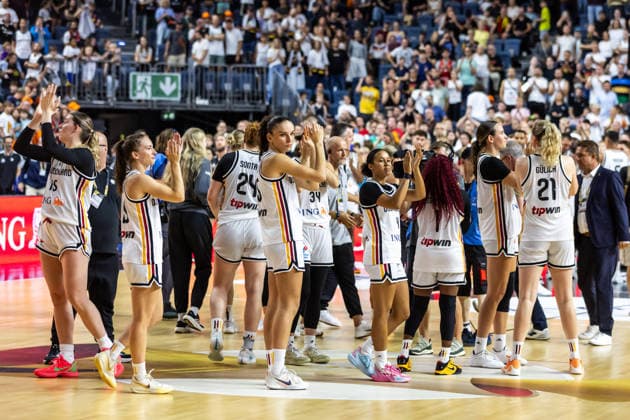 August 27, 2026, GER, Exhibition Game, 2026 FIBA Women’s Basketball World Cup, Cologne, Germany vs. Turkey; Team Germany Thanks the Fans; Cologne, LANXESS Arena, North Rhine-Westphalia, Germany