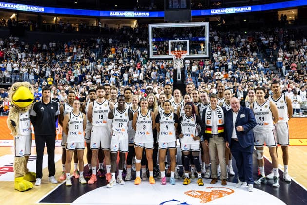 August 27, 2026, GER, Exhibition Game, 2026 FIBA Women’s Basketball World Cup, Cologne, Germany vs. Turkey; Team photo of the women’s and men’s national teams, Cologne, LANXESS Arena, North Rhine-Westphalia, Germany