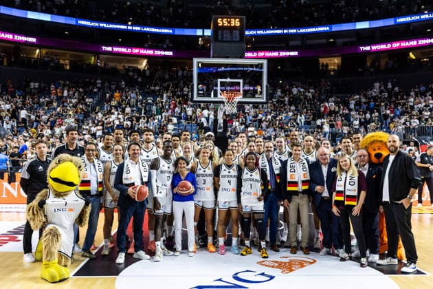 August 27, 2026, GER, Exhibition Game, 2026 FIBA Women’s Basketball World Cup, Cologne, Germany vs. Turkey; Team photo of the women’s and men’s national teams, Cologne, LANXESS Arena, North Rhine-Westphalia, Germany