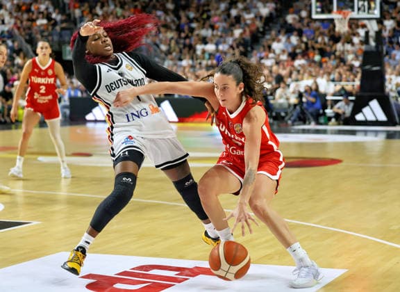 From left: Alexis Peterson, Germany Women s Team 01; Olcay Cakir Turgut, Turkey Women s Team 04; in the background, Sevgi Uzun, Turkey Women s Team 02; Germany vs. Turkey, basketball, DBB, Women, Friendly Match, August 27, 2026 Germany vs. Turkey, Basketball, DBB, Women, Friendly Match, August 27, 2026 Cologne Copyright: xEibner-Pressefotox xThomasxStoeckerx EP_TSR